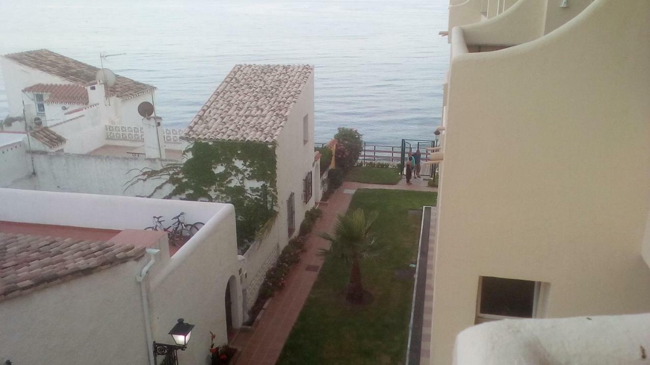 Casa Cachita-En 1ª Linea De Playa Apartment Estepona Exterior photo